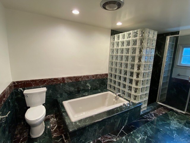 Master bathroom - 4629 Forman Ave