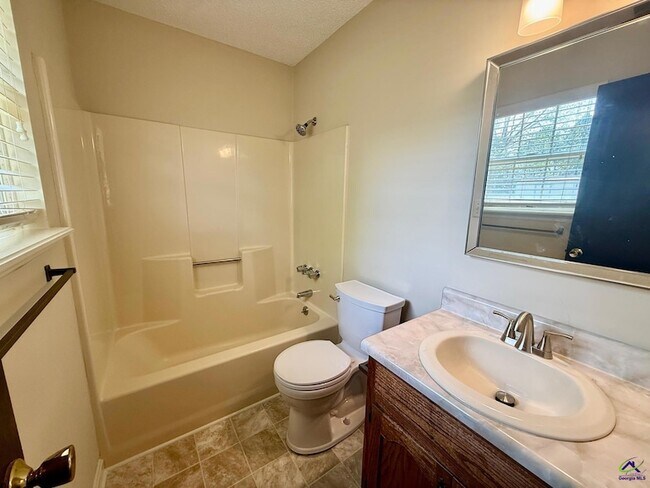 Building Photo - 104 Water Dr