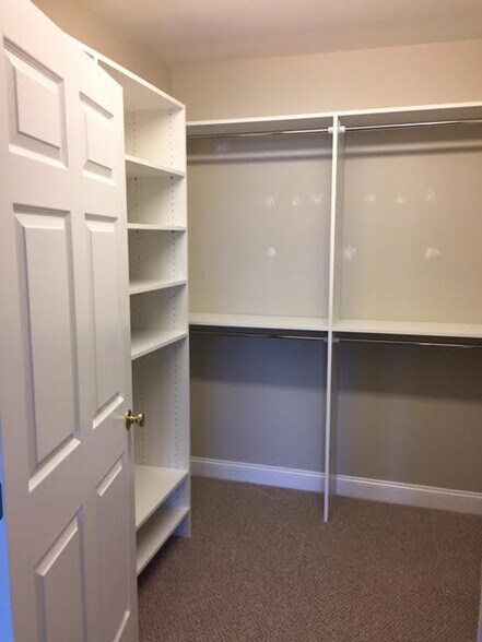 Building Photo - 1522 VFW Pkwy