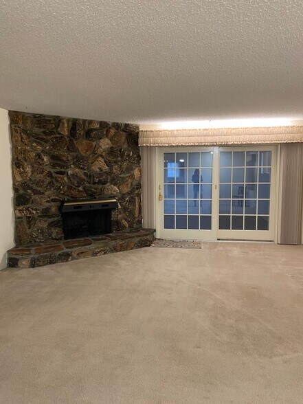 Building Photo - 332 E Landsford St