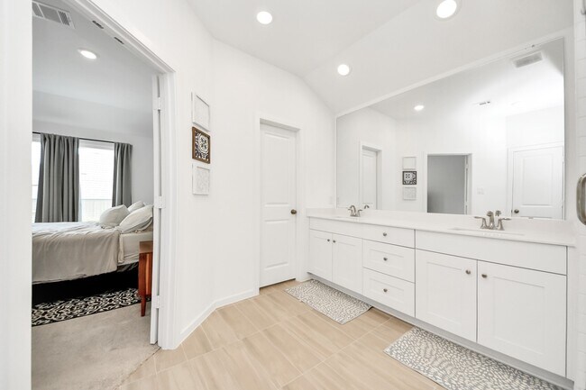 Building Photo - 2406 Aquamarine Ln