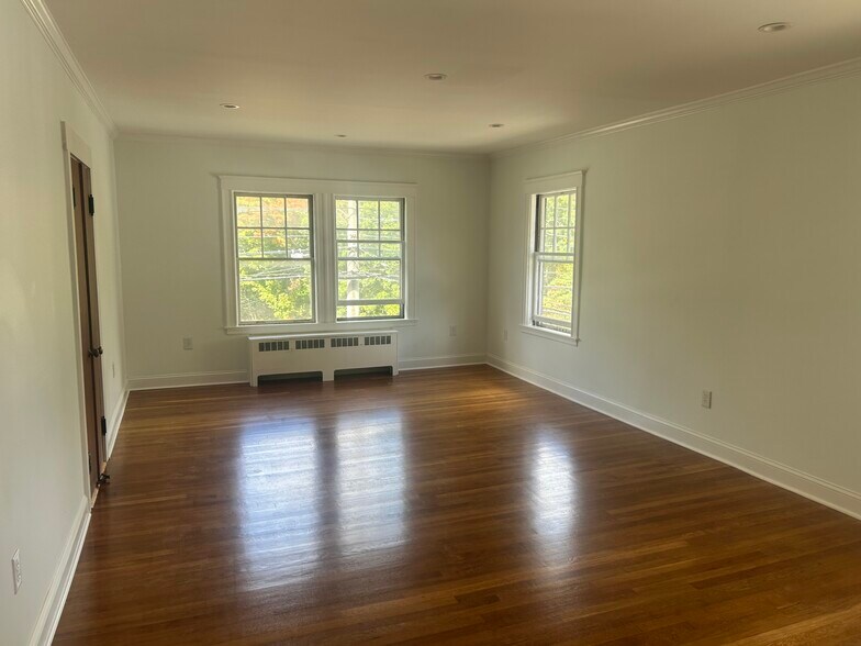 Building Photo - 176 Brush Hill Rd