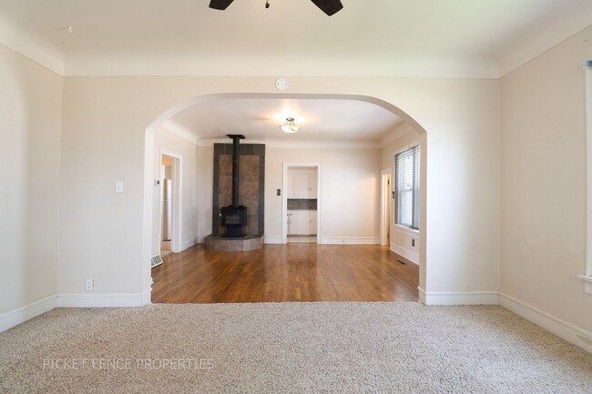 Building Photo - Charming 3-bedroom, 2-bathroom Home