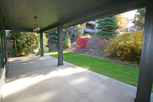 Building Photo - 713 W Willapa Ave