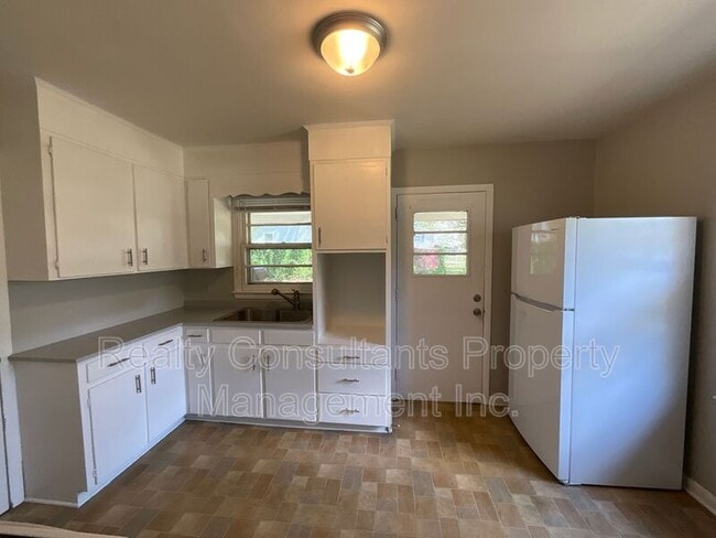 Building Photo - 1533 Beaucrest Ave