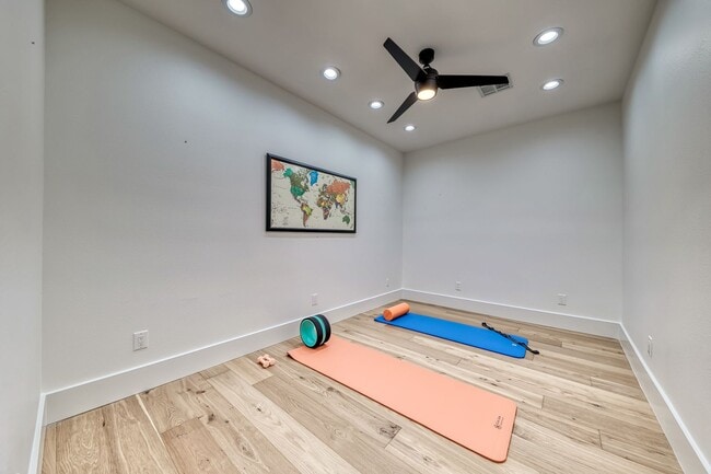 Building Photo - Stunning Green Valley, Guard Gated Communi...