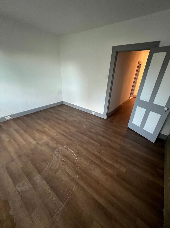 Building Photo - 329/331 N Lincoln