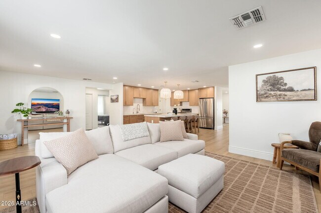 Building Photo - 4030 E Fairmount Ave