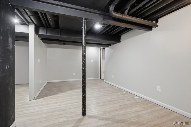 Building Photo - 8221 Clarence Ln N