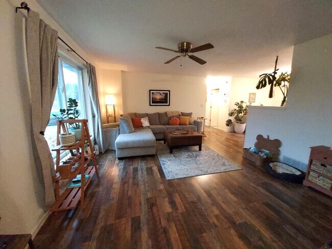 Building Photo - Nice 3 Bedroom 2 Bathroom House in Somerset