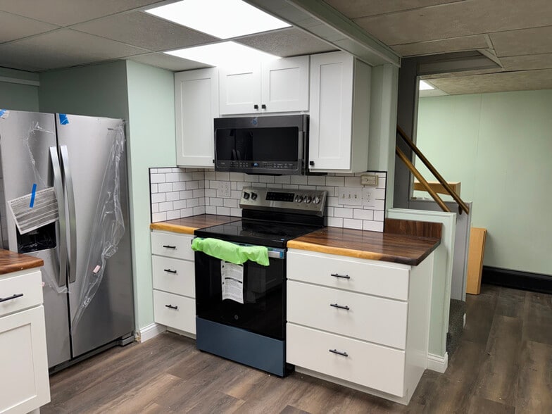 Primary Photo - 823 3rd Ave