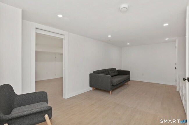 Building Photo - 86 New St