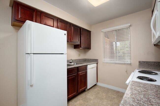 Building Photo - MOVE IN SPECIAL - 1st month HALF OFF!!!