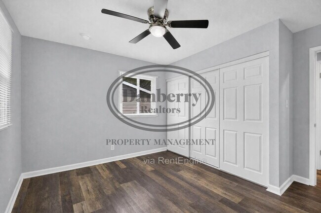 Building Photo - 6051 Graystone Dr