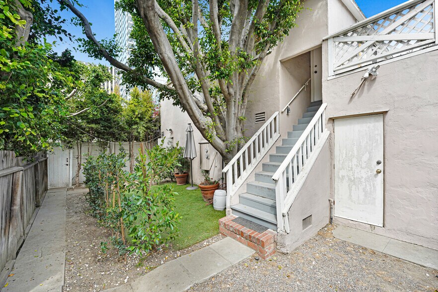 Building Photo - 9965 Durant Dr