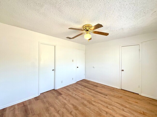 Building Photo - **APPLICATION RECEIVED** 2-Bedroom Duplex Near Highway 78- Pet-Friendly with Fenced Yard! SECTION...