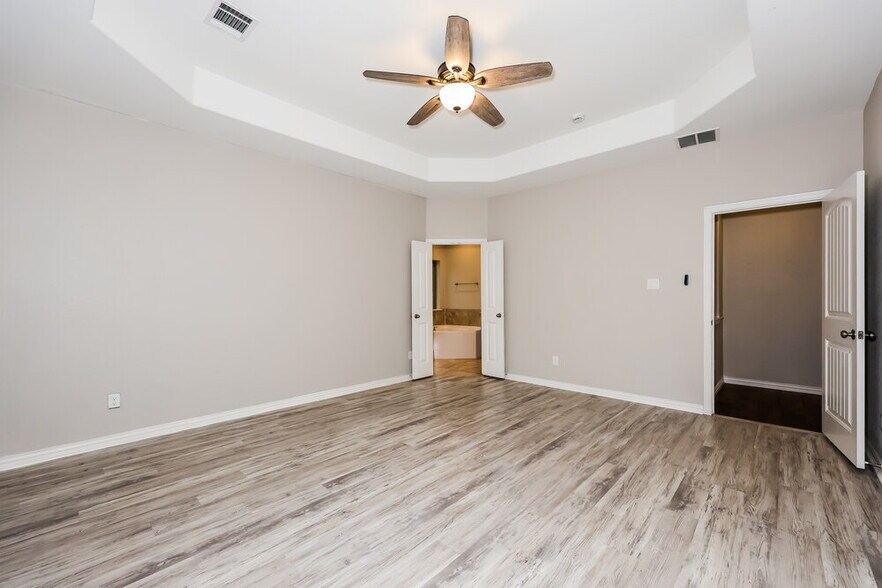 Building Photo - 220 Watson St