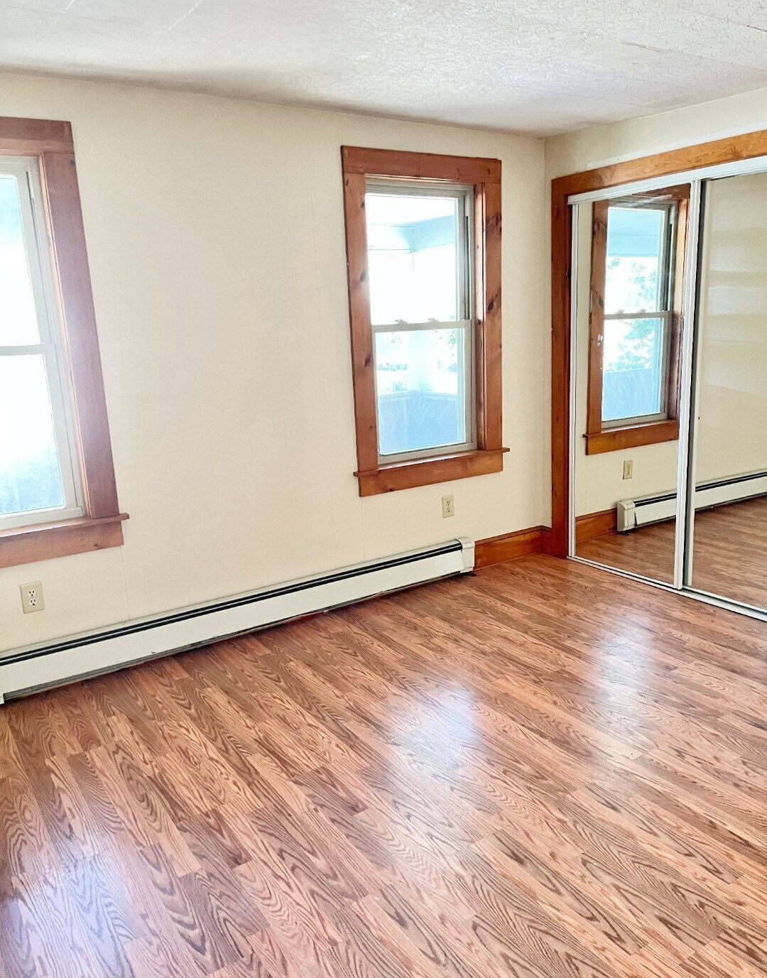 Sunny Bedroom #1 - 204 N Champlain St