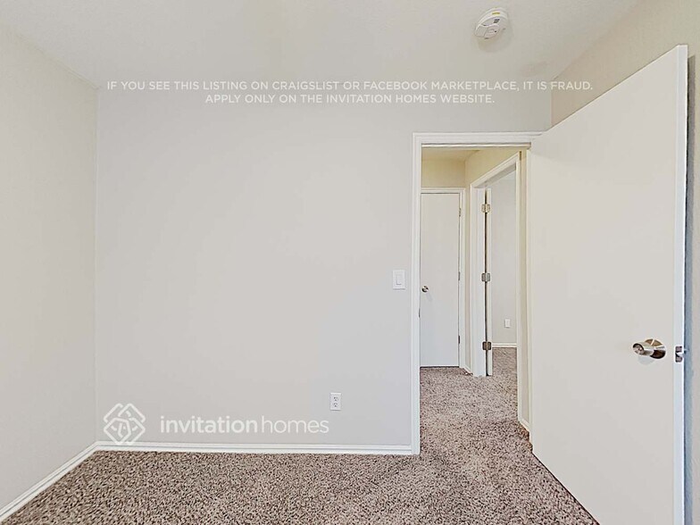 Building Photo - 5227 S Bahama Cir