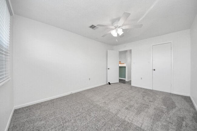 Building Photo - 129 Tarpon St