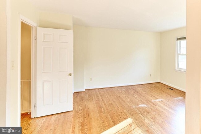 Building Photo - 2423 Falls Pl Ct