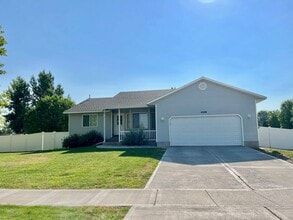 Building Photo - 4208 Willow Canyon Dr