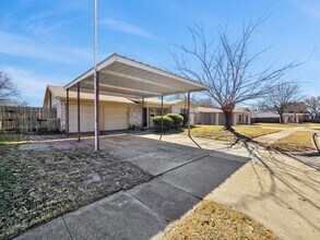 Building Photo - Charming 3-Bed, 2-Bath Home in Saginaw with Garage