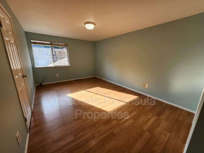 Building Photo - 13132 Lakeridge Cir NW