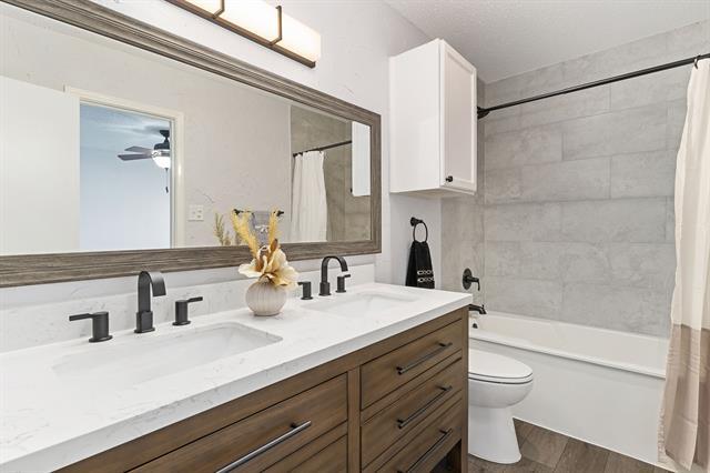 Building Photo - 3550 Country Square Dr
