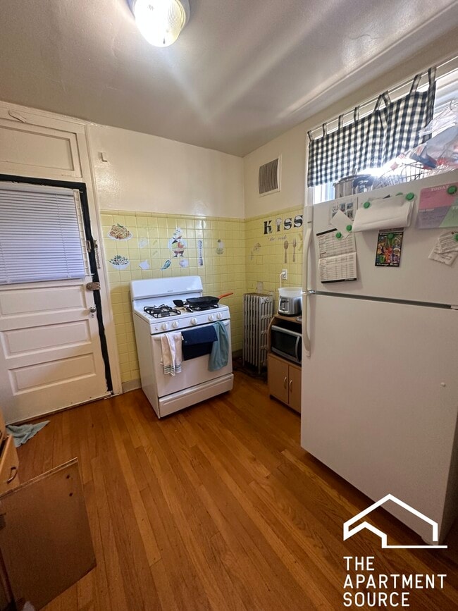 Building Photo - 2416 W North Shore Ave