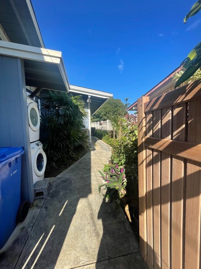 Building Photo - SINGLE LEVEL ONE BEDROOM DUPLEX UNIT IN KAILUA