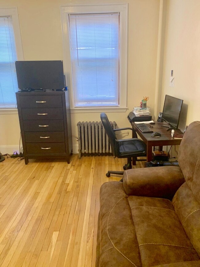 Building Photo - 48 Strathmore Rd