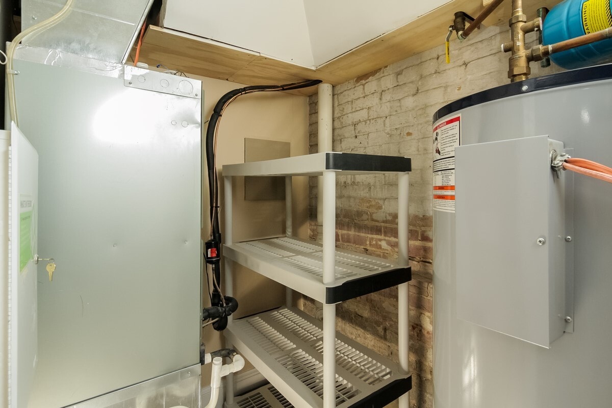 Building Photo - 513 7th St SE