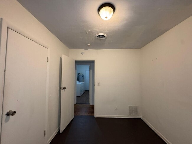 Building Photo - 416 Sun Ct