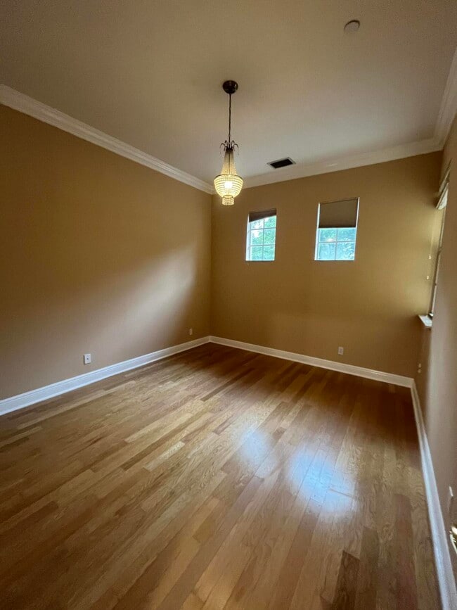 Building Photo - 270 NE 69th Cir