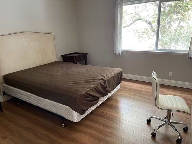 Queen bed room - 2328 Le Conte Ave