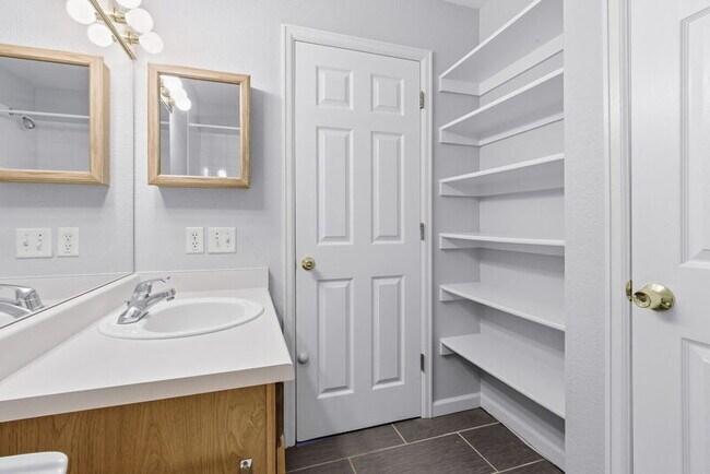 Building Photo - 17281 E Ford Dr