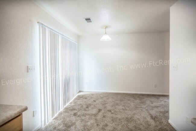 Building Photo - 802 Waterglen Dr