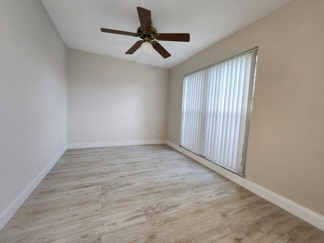 Building Photo - 8836 Belle Aire Dr
