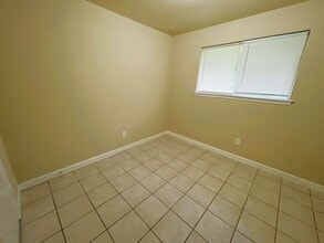 Building Photo - 919 Progreso Dr