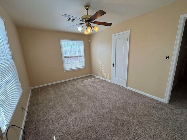 Building Photo - 2330 W Randolph Ave