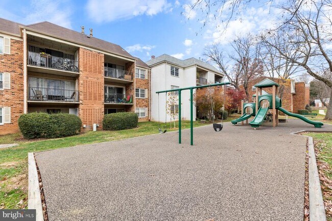 Building Photo - 876 College Pkwy