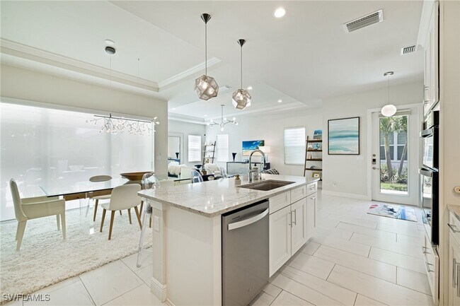 Building Photo - 9020 St Lucia Dr