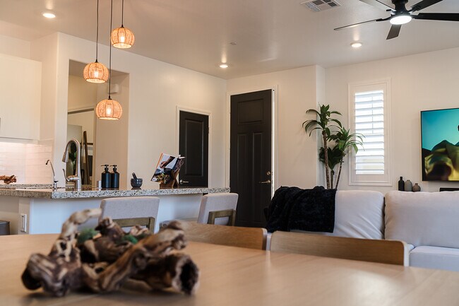 Building Photo - 36351 Elizabeth Ln