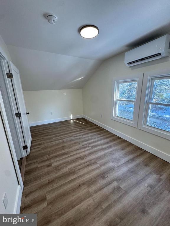 Building Photo - 11 Gentian St