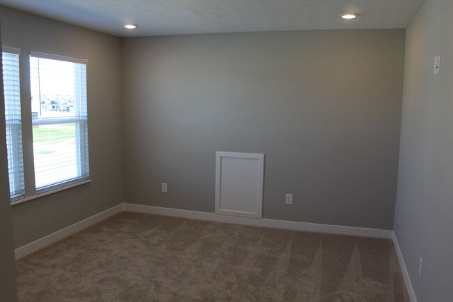 Building Photo - Beautiful Newer 5 BR Home in Brownsburg!