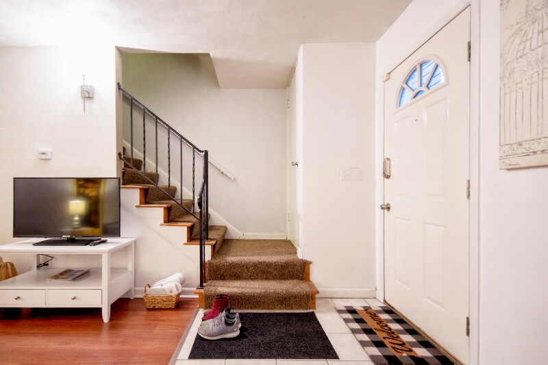 Building Photo - 51 King Ave