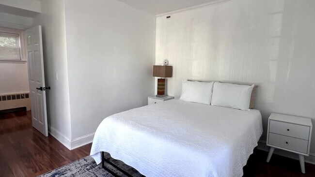 Building Photo - 21 Bullocks Point Ave