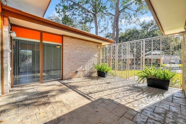 Building Photo - 10630 Olympia Dr