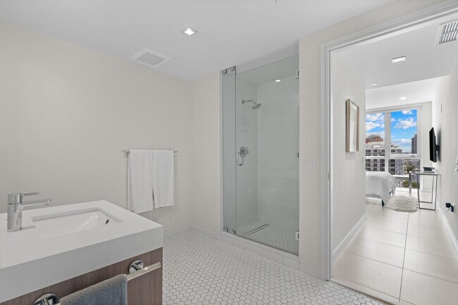 Building Photo - 401 N Birch Rd